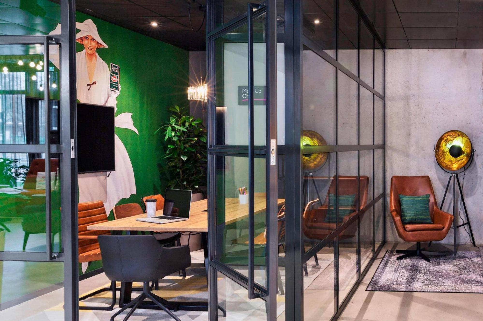 Moxy Duesseldorf South Hotel Eksteriør billede