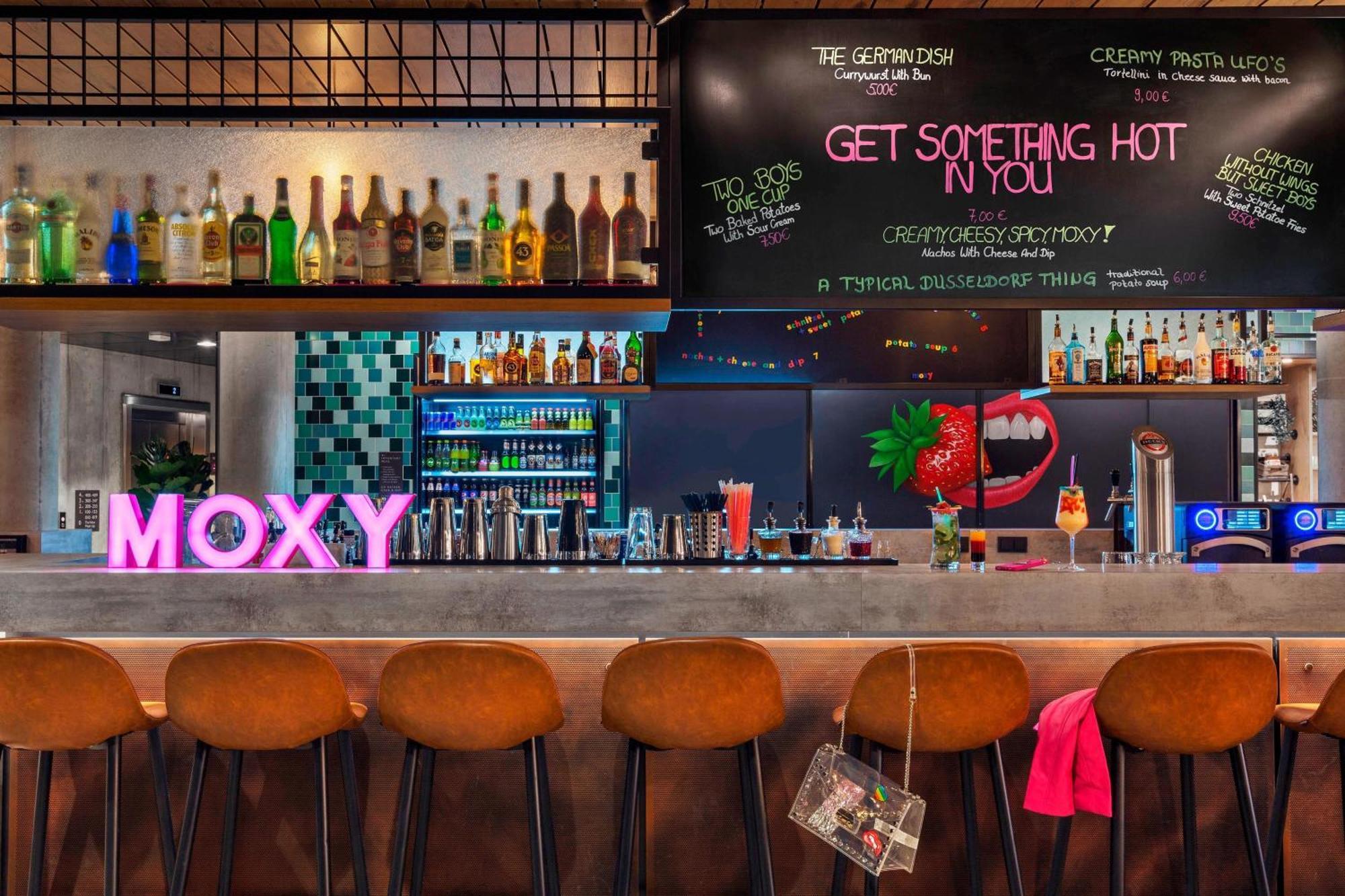 Moxy Duesseldorf South Hotel Eksteriør billede