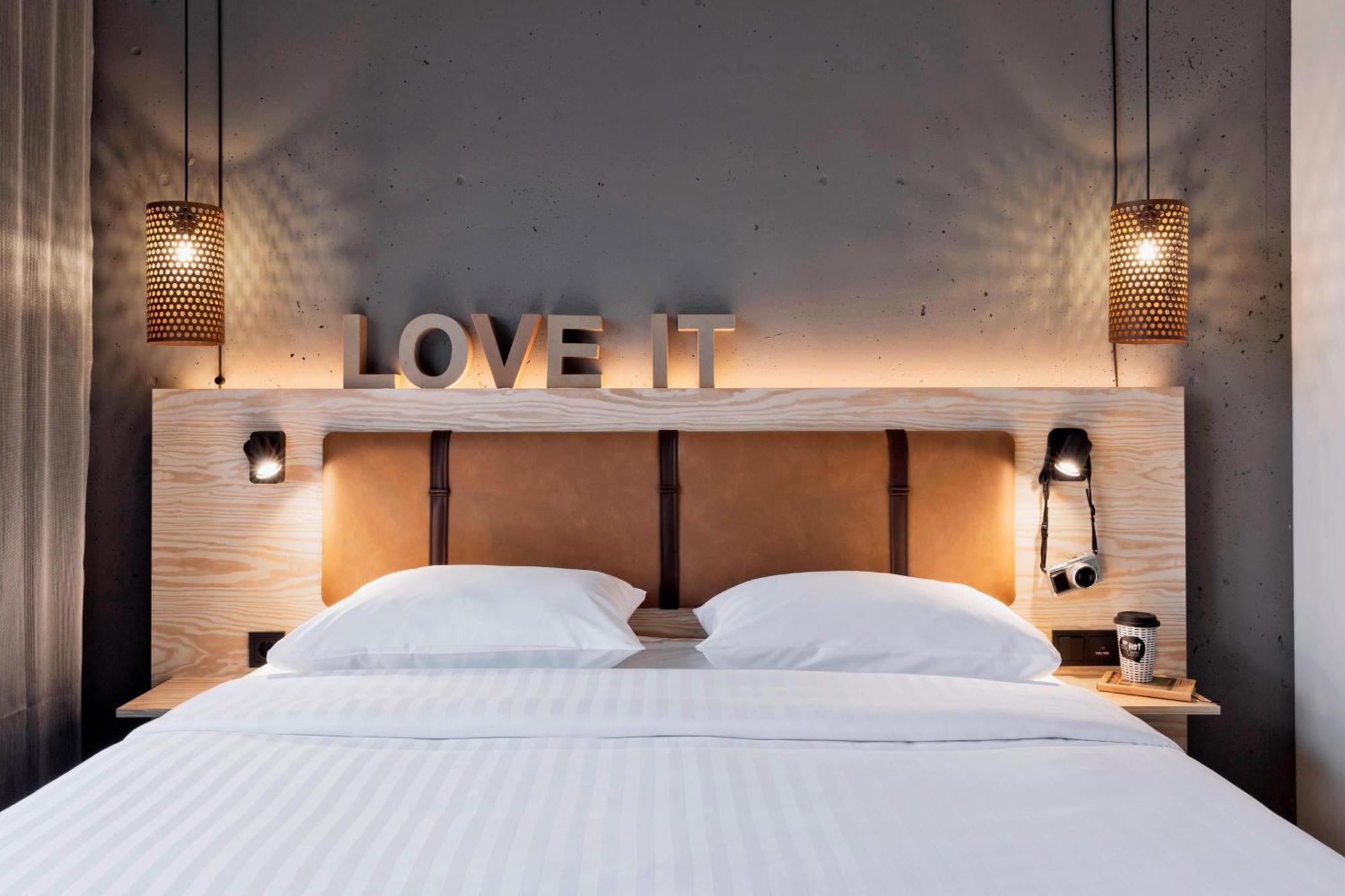 Moxy Duesseldorf South Hotel Eksteriør billede