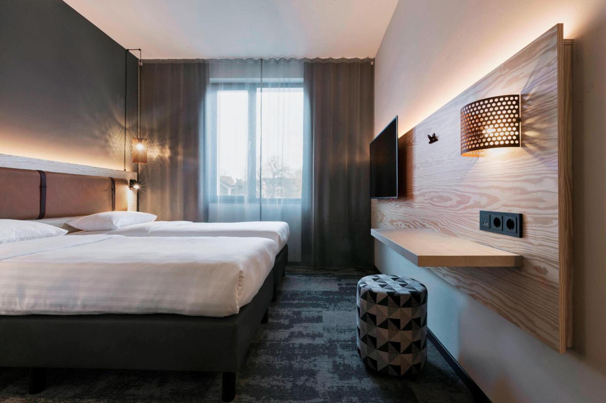 Moxy Duesseldorf South Hotel Eksteriør billede